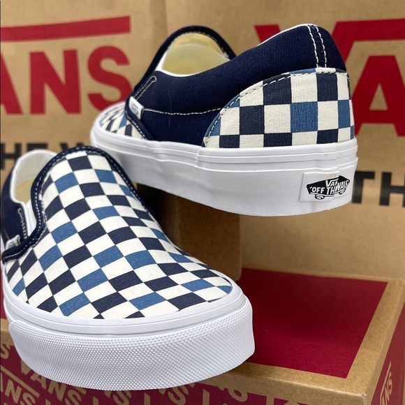 Vans Men’s Blue Checkerboard Classic Slip-On
Tri-Tone Check Navy
VN000D5PBX9 - Picture 9 of 16